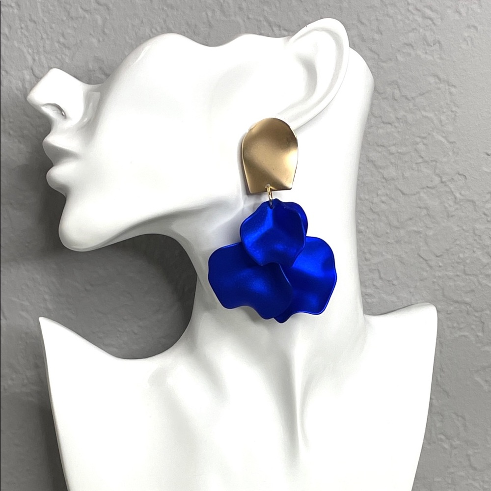 ❌SOLD❌Vintage Electric Blue Earrings